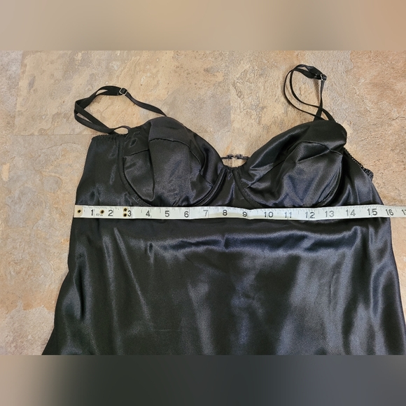 Satiny Lacy Lingerie with adjustable straps - Picture 2 of 7